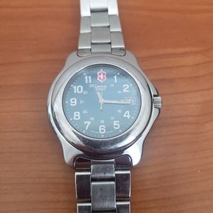 Men’s Swiss Army Watch by Victorinox